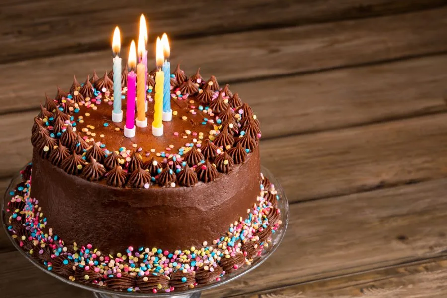 bolo decorado de aniversário