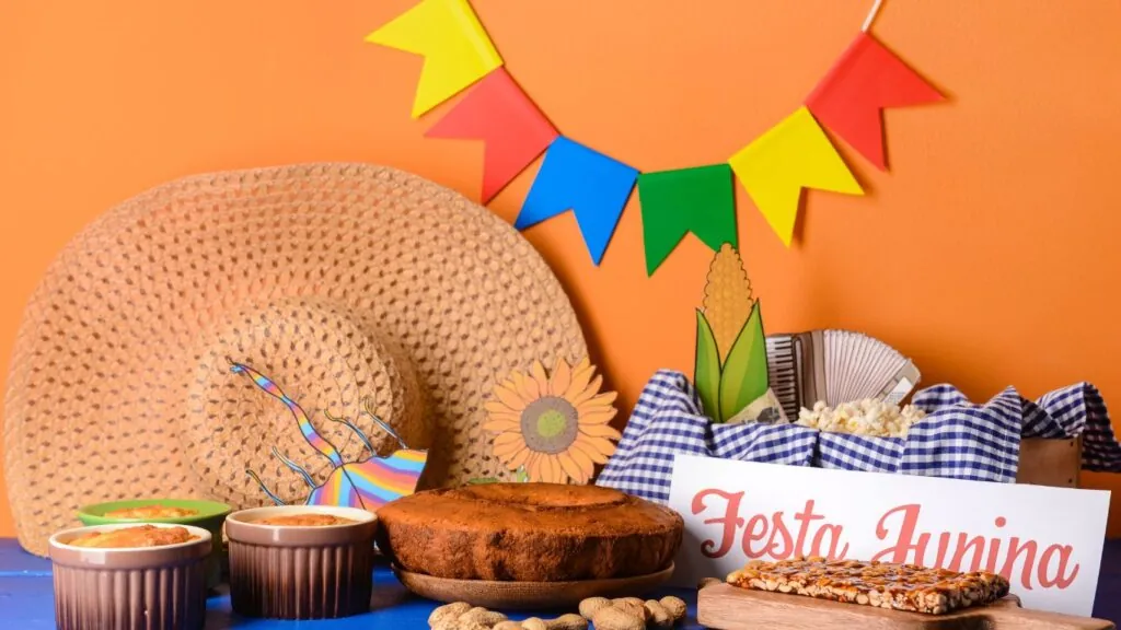 Doces típicos de festa junina: mesa de festa com comidas típicas de festa junina.