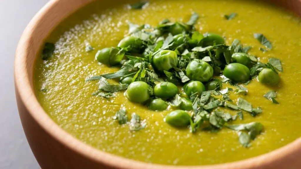 comidas fáceis para servir na sua festa: sopa de ervilha